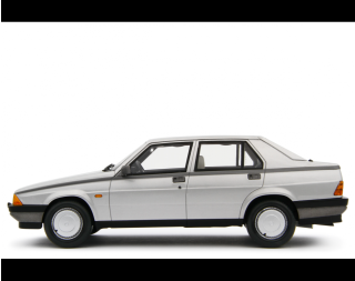 Alfa 75 1.6-1.8 1985 Grigio metallizzato Laudoracing 1:18 Resinemodell (Türen, Motorhaube... nicht zu öffnen!)